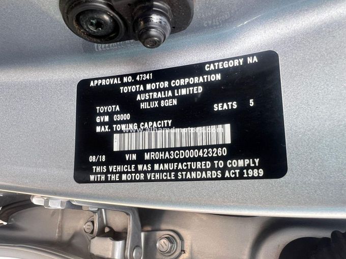 Подержанный Toyota Hilux VIII, 2.8 л, 2018 в Дубае от Alhamd Motors Серебристый цвет. Other | AUTO.AE