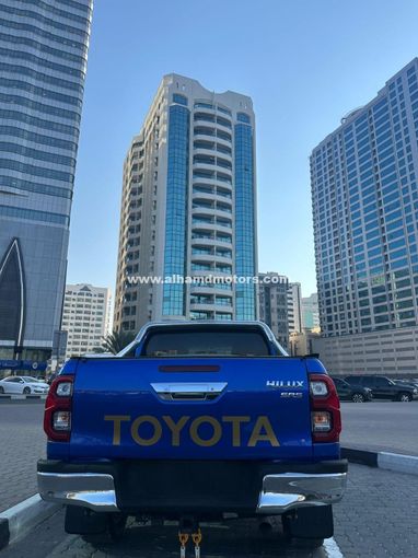 Подержанный Toyota Hilux VIII, 2.8 л, 2016 в Дубае от Alhamd Motors Синий цвет. Other | AUTO.AE