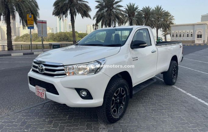 Подержанный Toyota Hilux VIII, 2.8 л, 2017 в Дубае от Alhamd Motors Белый цвет. Other | AUTO.AE