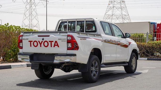 Новый Toyota Hilux VIII Рестайлинг, 2.7 л, 2024 в Дубае от Najem Motors Белый цвет. GCC | AUTO.AE