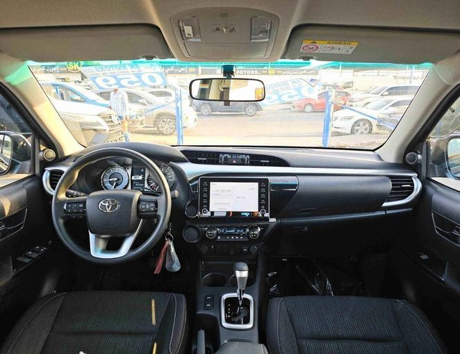 Новый Toyota Hilux VIII Рестайлинг 2, 2.7 л, 2025 в Дубае от SK Motors Черный цвет. GCC | AUTO.AE