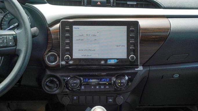 Новый Toyota Hilux VIII Рестайлинг, 2.7 л, 2025 в Дубае от Najem Motors Белый цвет. GCC | AUTO.AE