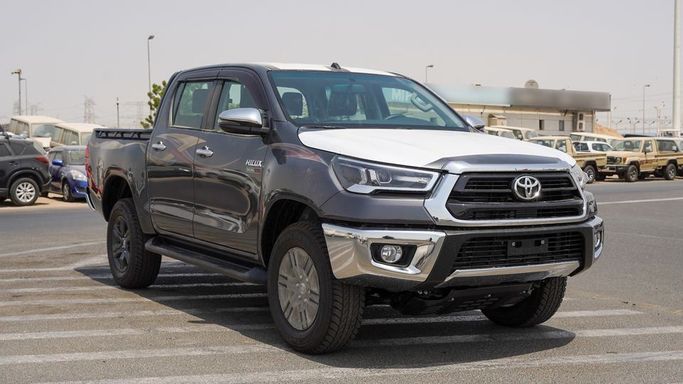 Новый Toyota Hilux Arctic Trucks VIII Рестайлинг, 2.8 л, 2025 в Дубае от Najem Motors Серый цвет. GCC | AUTO.AE