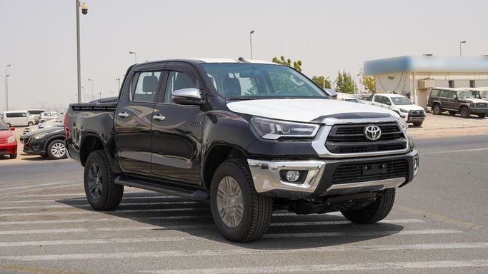 Новый Toyota Hilux VIII Рестайлинг, 2.7 л, 2025 в Дубае от Najem Motors Черный цвет. GCC | AUTO.AE