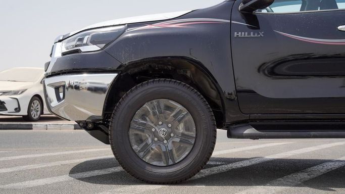 Новый Toyota Hilux VIII Рестайлинг, 2.7 л, 2025 в Дубае от Najem Motors Черный цвет. GCC | AUTO.AE