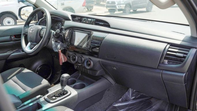 Новый Toyota Hilux VIII Рестайлинг, 2.8 л, 2025 в Дубае от Najem Motors Серый цвет. GCC | AUTO.AE