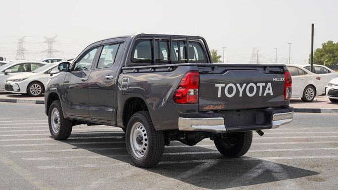 Новый Toyota Hilux VIII Рестайлинг, 2.8 л, 2025 в Дубае от Najem Motors Серый цвет. GCC | AUTO.AE