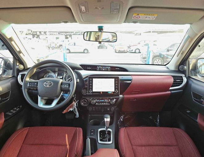 Новый Toyota Hilux VIII Рестайлинг, 2.4 л, 2025 в Дубае от SK Motors Белый цвет. GCC | AUTO.AE