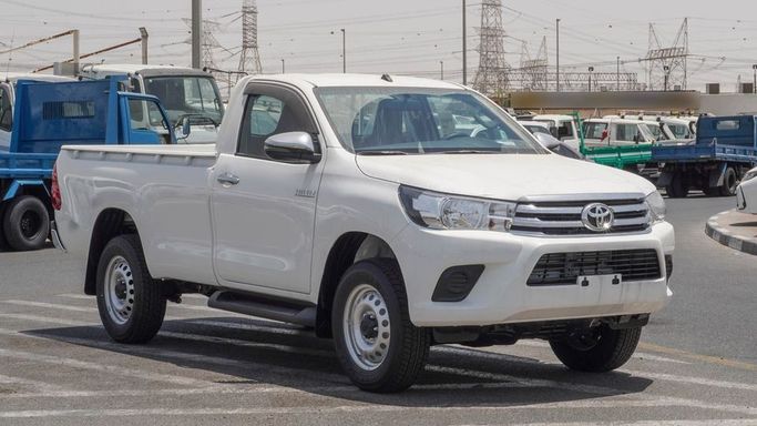 Новый Toyota Hilux Extra Cab VIII Рестайлинг, 2.4 л, 2025 в Дубае от Najem Motors Белый цвет. GCC | AUTO.AE