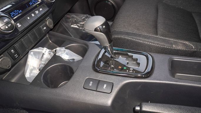 Новый Toyota Hilux VIII Рестайлинг, 4.0 л, 2025 в Дубае от Najem Motors Белый цвет. GCC | AUTO.AE