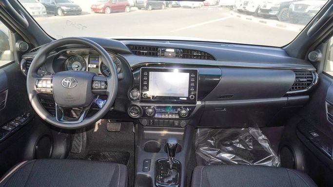 Новый Toyota Hilux VIII Рестайлинг, 4.0 л, 2025 в Дубае от Najem Motors Черный цвет. GCC | AUTO.AE