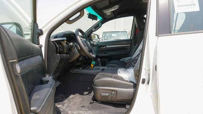 Новый Toyota Hilux VIII Рестайлинг, 4.0 л, 2025 в Дубае от Najem Motors Белый цвет. GCC | AUTO.AE