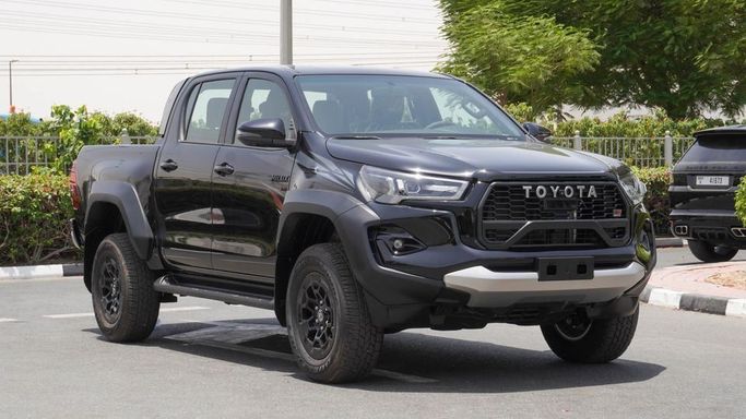 Новый Toyota Hilux VIII Рестайлинг, 4.0 л, 2024 в Дубае от Najem Motors Черный цвет. GCC | AUTO.AE