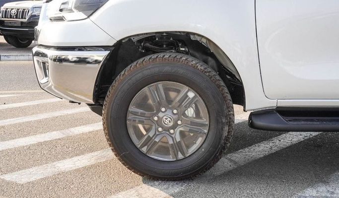 New Toyota Hilux VIII Facelift, 2.7 l, 2025 in Dubai by Najem Motors, White color. GCC Specs | AUTO.AE