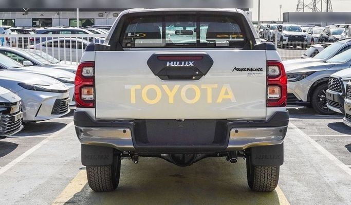 Новый Toyota Hilux VIII Рестайлинг, 4.0 л, 2025 в Дубае от Najem Motors Белый цвет. GCC | AUTO.AE