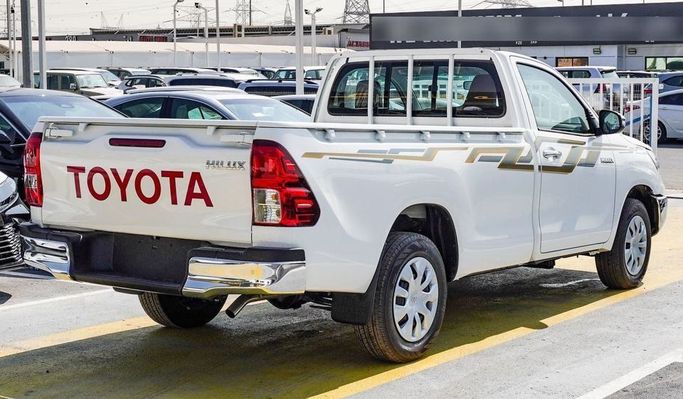 Новый Toyota Hilux Extra Cab VIII Рестайлинг, 2.4 л, 2025 в Дубае от Najem Motors Белый цвет. GCC | AUTO.AE