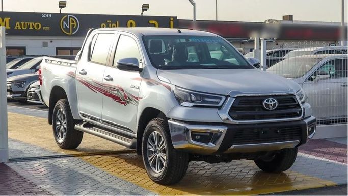 Новый Toyota Hilux VIII Рестайлинг, 2.7 л, 2024 в Дубае от Najem Motors Белый цвет. GCC | AUTO.AE