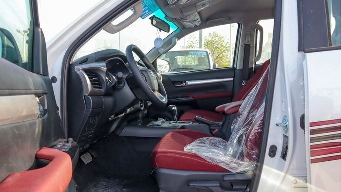 Новый Toyota Hilux VIII Рестайлинг, 2.7 л, 2024 в Дубае от Najem Motors Белый цвет. GCC | AUTO.AE