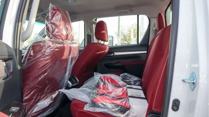 New Toyota Hilux VIII Facelift, 2.7 l, 2024 in Dubai by Najem Motors, Silver color. GCC Specs | AUTO.AE