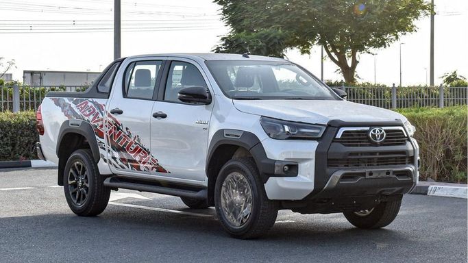 Новый Toyota Hilux VIII Рестайлинг, 4.0 л, 2025 в Дубае от Najem Motors Серый цвет. GCC | AUTO.AE
