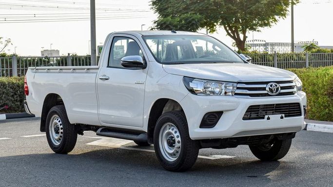 Новый Toyota Hilux Extra Cab VIII Рестайлинг, 2.8 л, 2025 в Дубае от Najem Motors Белый цвет. GCC | AUTO.AE