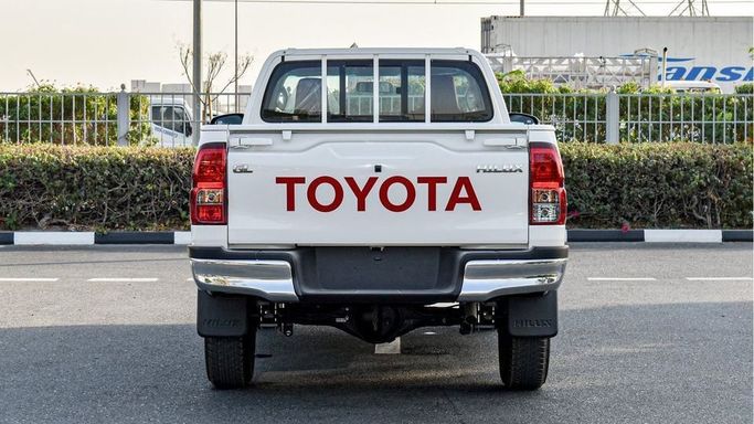 Новый Toyota Hilux Extra Cab VIII Рестайлинг, 2.8 л, 2025 в Дубае от Najem Motors Белый цвет. GCC | AUTO.AE