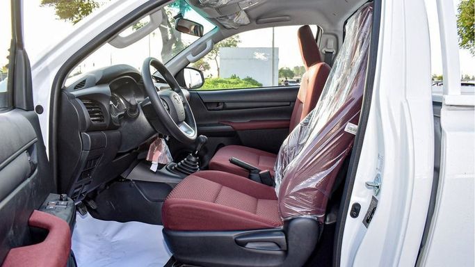 Новый Toyota Hilux Extra Cab VIII Рестайлинг, 2.8 л, 2025 в Дубае от Najem Motors Белый цвет. GCC | AUTO.AE