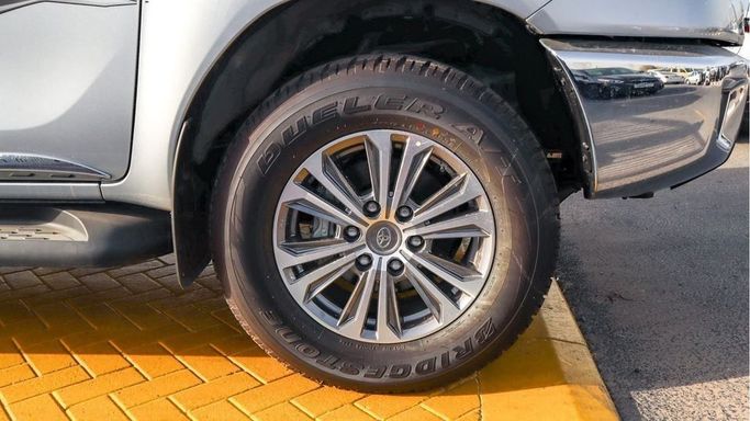 New Toyota Hilux VIII Facelift, 2.7 l, 2024 in Dubai by Najem Motors, Silver color. GCC Specs | AUTO.AE