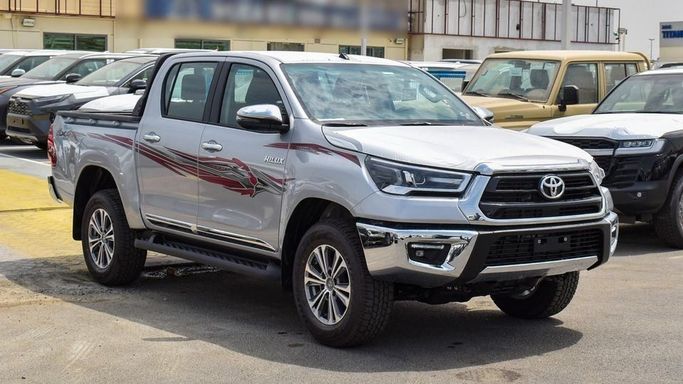 New Toyota Hilux VIII Facelift, 2.7 l, 2024 in Dubai by Najem Motors, Silver color. GCC Specs | AUTO.AE