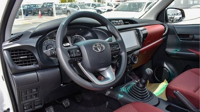 Новый Toyota Hilux Extra Cab VIII Рестайлинг, 2.4 л, 2024 в Дубае от Najem Motors Белый цвет. GCC | AUTO.AE