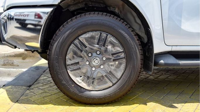New Toyota Hilux VIII Facelift, 2.7 l, 2024 in Dubai by Najem Motors, White color. GCC Specs | AUTO.AE