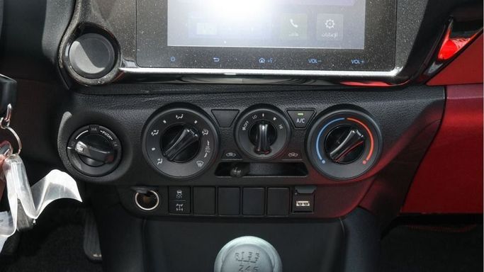 Новый Toyota Hilux VIII Рестайлинг, 2.4 л, 2024 в Дубае от Najem Motors Белый цвет. GCC | AUTO.AE