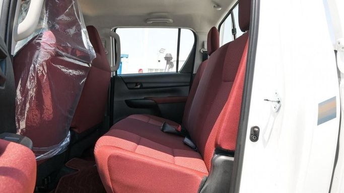 Новый Toyota Hilux VIII Рестайлинг, 2.4 л, 2024 в Дубае от Najem Motors Белый цвет. GCC | AUTO.AE