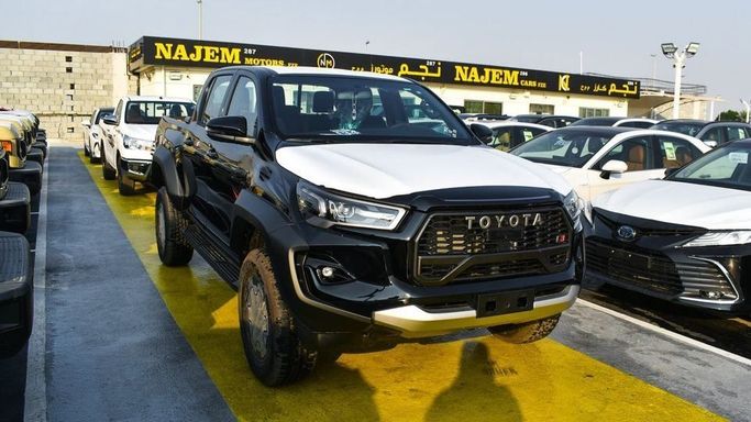 New Toyota Hilux VIII Facelift, 4.0 l, 2024 in Dubai by Najem Motors, Black color. GCC Specs | AUTO.AE