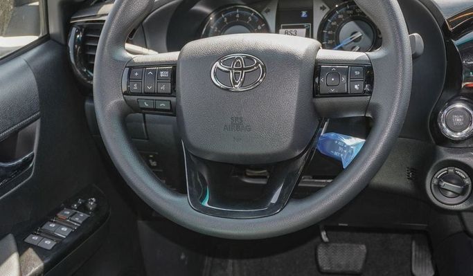 Новый Toyota Hilux VIII Рестайлинг, 2.7 л, 2023 в Дубае от Najem Motors Белый цвет. GCC | AUTO.AE