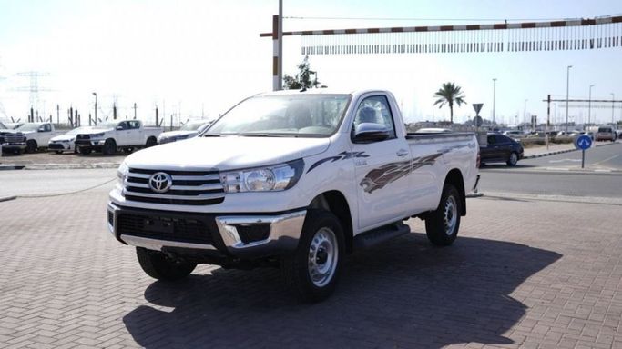 Новый Toyota Hilux Extra Cab VIII Рестайлинг, 2.4 л, 2023 в Дубае от Najem Motors Белый цвет. GCC | AUTO.AE