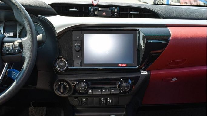 Новый Toyota Hilux VIII Рестайлинг, 2.7 л, 2023 в Дубае от Najem Motors Черный цвет. GCC | AUTO.AE