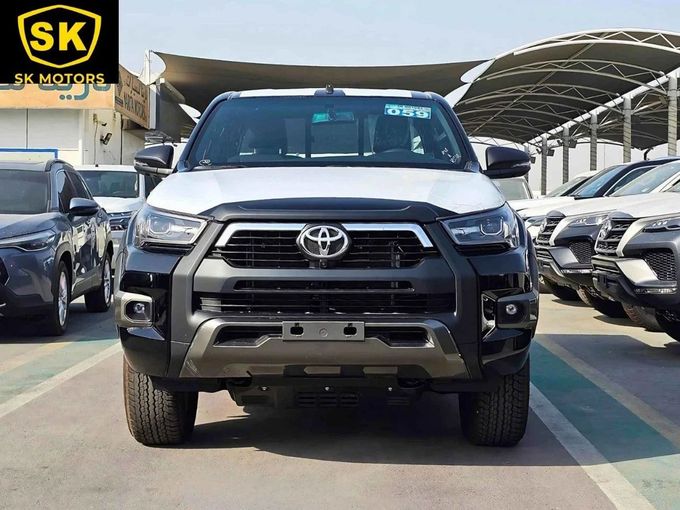Новый Toyota Hilux VIII Рестайлинг, 4.0 л, 2025 в Дубае от SK Motors Черный цвет. GCC | AUTO.AE