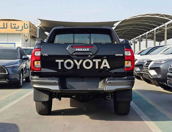 Новый Toyota Hilux VIII Рестайлинг, 4.0 л, 2025 в Дубае от SK Motors Черный цвет. GCC | AUTO.AE