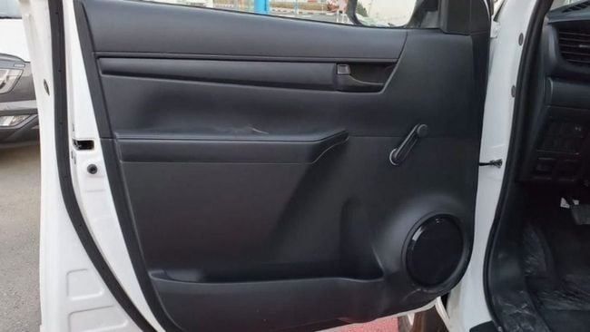 New Toyota Hilux VIII Facelift, 2.4 l, 2024 in Dubai by Soltan Auto, White color. Other | AUTO.AE