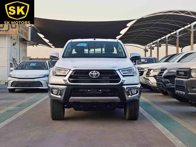 Новый Toyota Hilux VIII Рестайлинг, 2.4 л, 2025 в Дубае от SK Motors Белый цвет. GCC | AUTO.AE