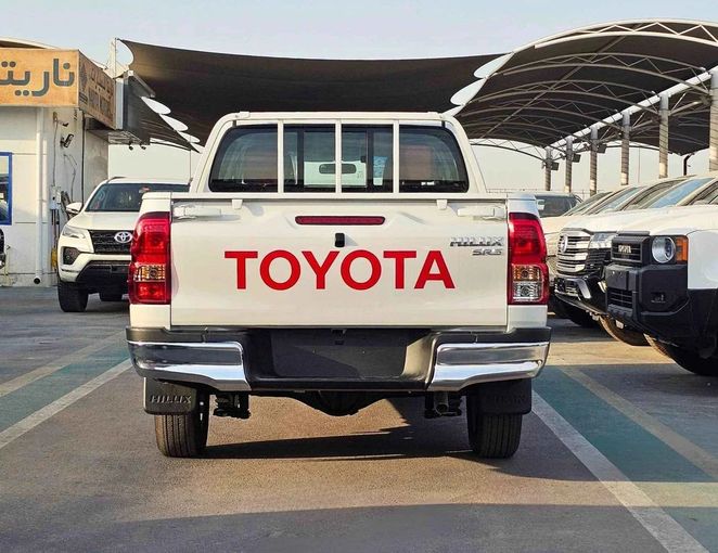 Новый Toyota Hilux VIII Рестайлинг 2, 2.7 л, 2025 в Дубае от SK Motors Белый цвет. GCC | AUTO.AE