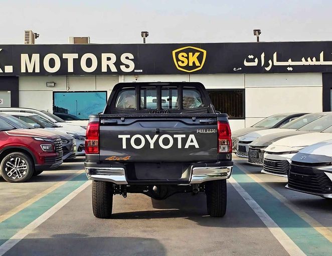 Новый Toyota Hilux VIII Рестайлинг, 2.4 л, 2025 в Дубае от SK Motors Серый цвет. GCC | AUTO.AE