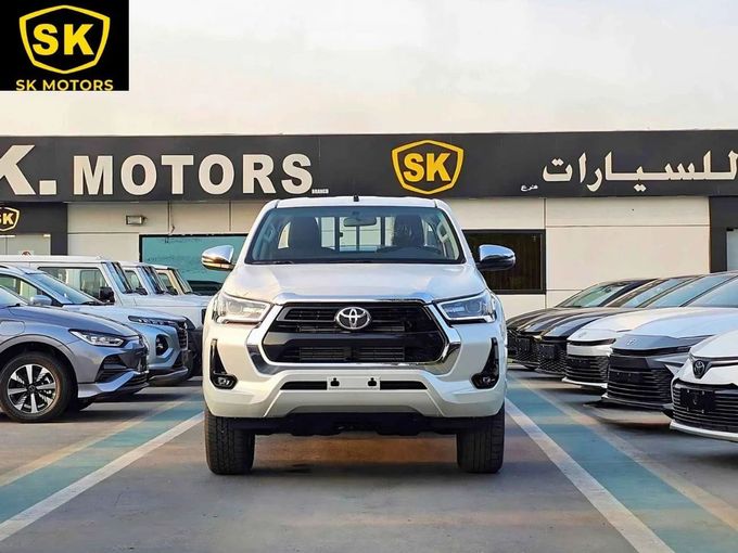 Новый Toyota Hilux VIII Рестайлинг, 2.4 л, 2025 в Дубае от SK Motors Белый цвет. GCC | AUTO.AE