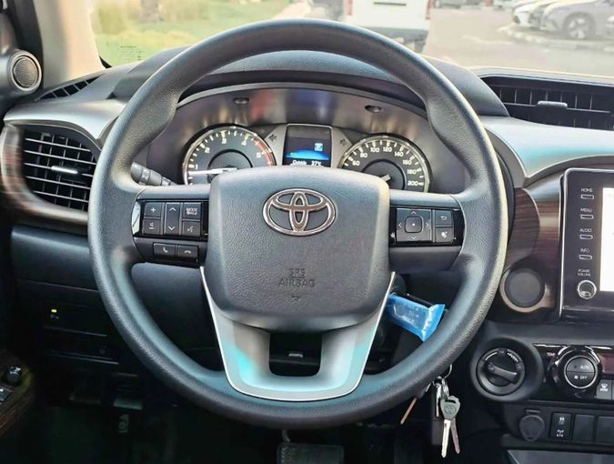 Новый Toyota Hilux VIII Рестайлинг, 2.8 л, 2024 в Дубае от SK Motors Белый цвет. Other | AUTO.AE