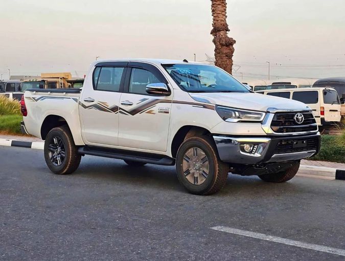 Новый Toyota Hilux VIII Рестайлинг, 2.8 л, 2024 в Дубае от SK Motors Белый цвет. Other | AUTO.AE