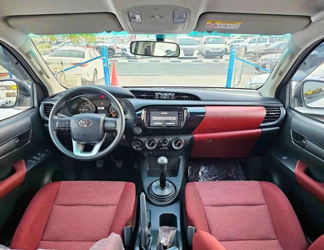 Новый Toyota Hilux VIII Рестайлинг, 2.8 л, 2025 в Дубае от SK Motors Белый цвет. Other | AUTO.AE