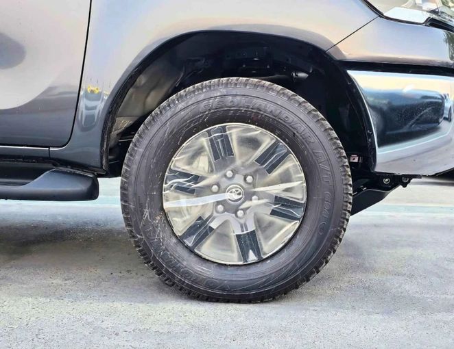Новый Toyota Hilux VIII Рестайлинг, 2.4 л, 2025 в Дубае от SK Motors Серый цвет. Other | AUTO.AE