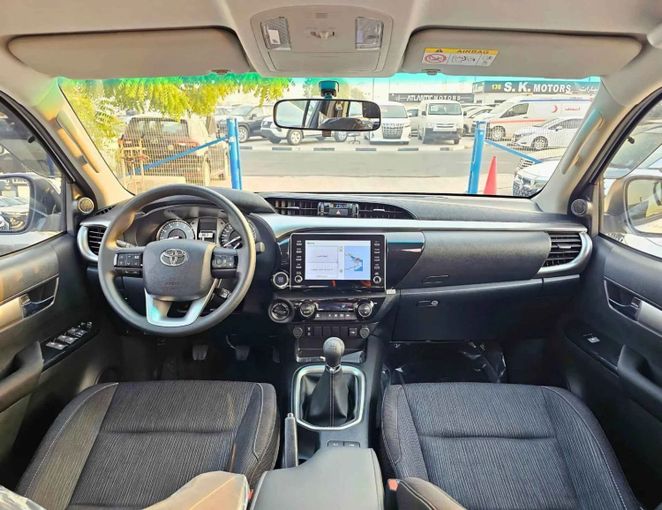 Новый Toyota Hilux VIII Рестайлинг, 2.7 л, 2025 в Дубае от SK Motors Белый цвет. Other | AUTO.AE