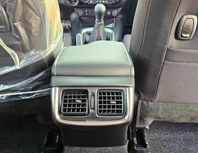 Новый Toyota Hilux VIII Рестайлинг, 2.7 л, 2025 в Дубае от SK Motors Белый цвет. Other | AUTO.AE